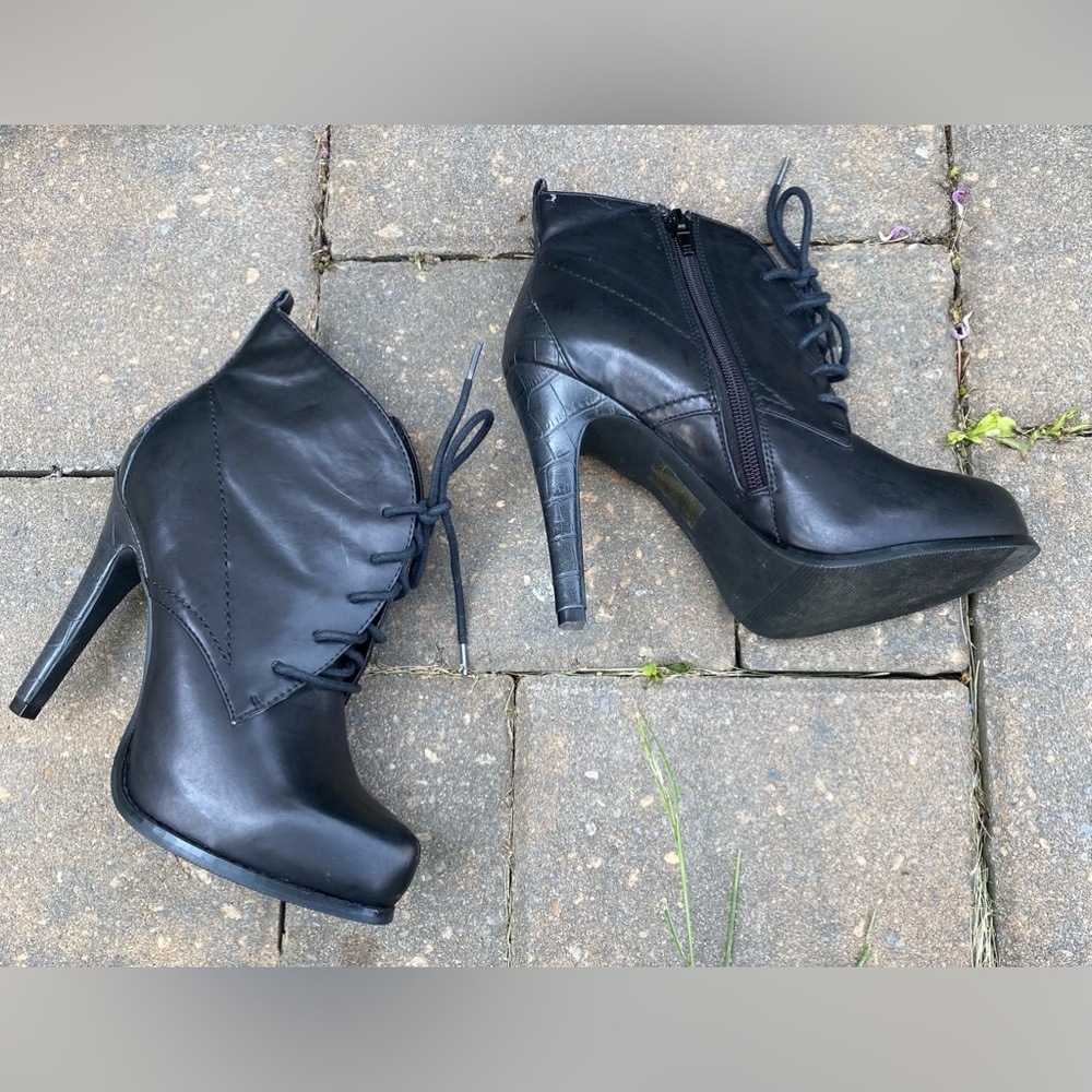 Black Heeled Boots with Platform Sole and Laces